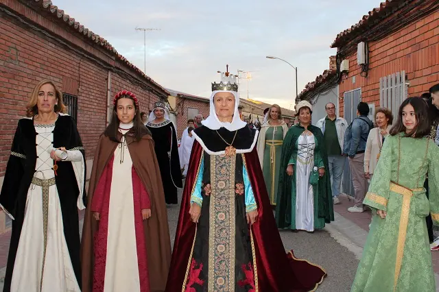 La Reina Do&ntilde;a Urraca acompa&ntilde;ada por sus damas y s&eacute;quito | Valladolid Plural