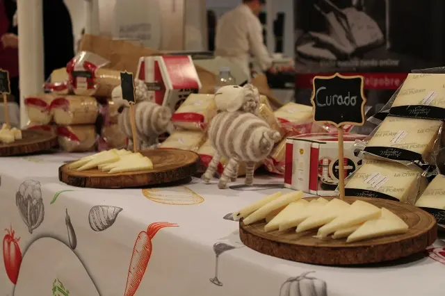 Stand de las queser&iacute;as vallisoletanas en la II Feria Vallaqueso | Valladolid Plural