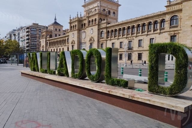 El letrero de Valladolid de la Plaza Zorrilla aparece sin la 'i' | Valladolid Plural