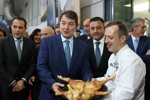 El presidente de la Junta, Alfonso Fern&aacute;ndez Ma&ntilde;ueco, durante la inauguraci&oacute;n de Intur | Valladolid Plural