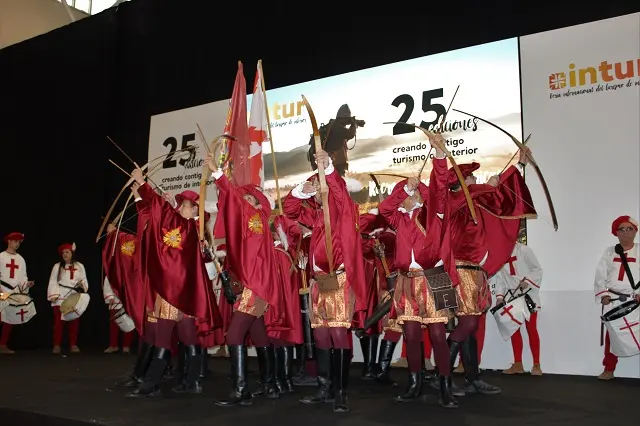 Exhibici&oacute;n de los arqueros de Corps de Medina en INTUR 2022 | Valladolid Plural