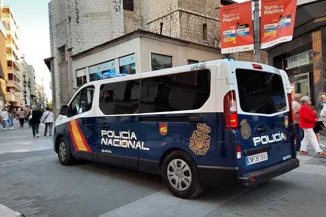 Furg&oacute;n de la Polic&iacute;a Nacional en la calle Santiago | Valladolid Plural