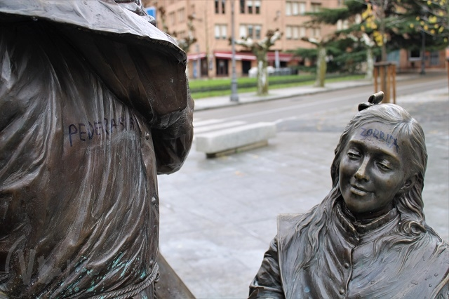 Pintadas en el Monumento al Cofrade | Valladolid Plural