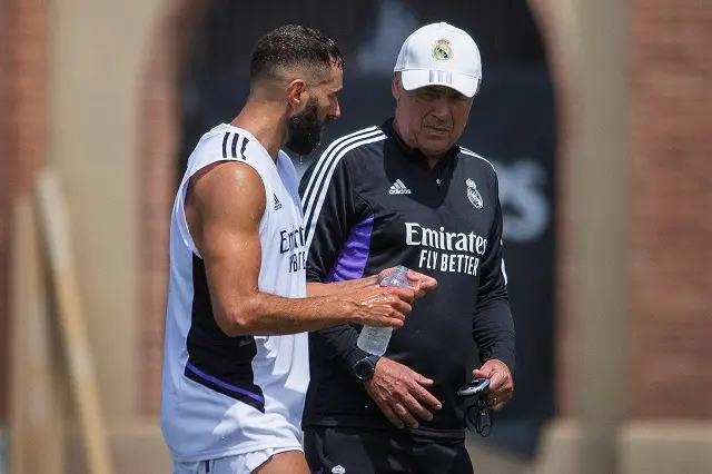July 20, 2022, Los Angeles, California, USA: Head coach, Carlo Ancelotti of the Real Madrid chats with Karim Benzema #9 1during their first practice on Wednesday July 20, 2022 at the campus of UCLA in Los Angeles, California. JAVIER CARDONA/PI (Credit Image: &copy; Prensa Internacional via ZUMA Press Wire)