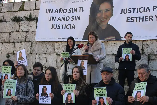 Marisol Bur&oacute;n, la madre de Marta Calvo, en Valladolid durante la concentraci&oacute;n por Esther | Valladolid Plural
