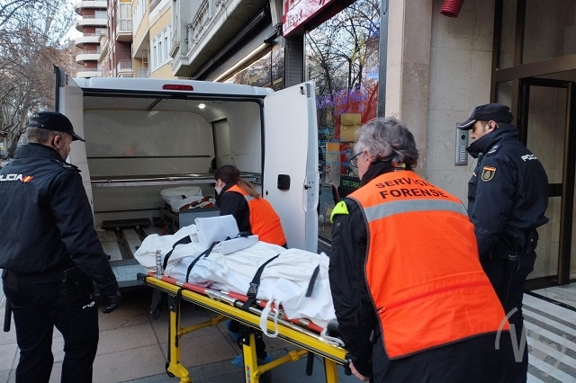 Levantamiento de los cad&aacute;veres de la madre e hija en el Paseo Zorrilla | Valladolid Plural