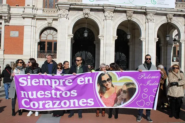 La Plaza Mayor de Valladolid recuerda a Paloma e India, asesinadas por David Maroto | Valladolid Plural