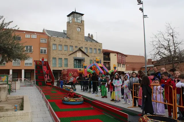 Fiesta de Carnaval en la Plaza Mayor de La Cist&eacute;rniga | Valladolid Plural