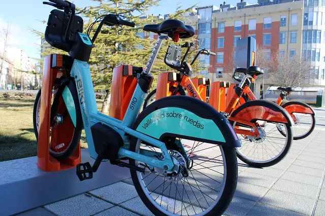 Punto de bicicletas BIKI junto a la estaci&oacute;n de tren Campo Grande | Valladolid Plural