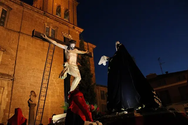 Procesi&oacute;n General de la Pasi&oacute;n a los pies de la Iglesia de los Santos Juanes | Valladolid Plural