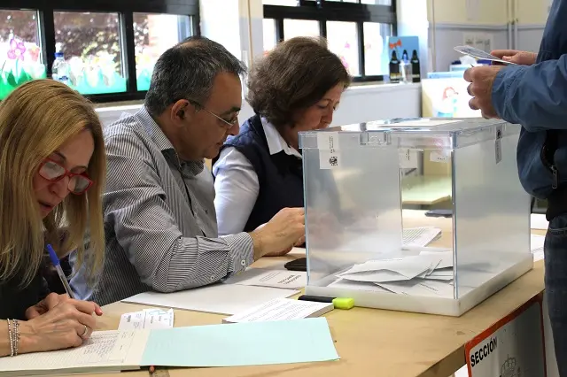 Miembros de una mesa electoral en Valladolid este 28-M | Valladolid Plural