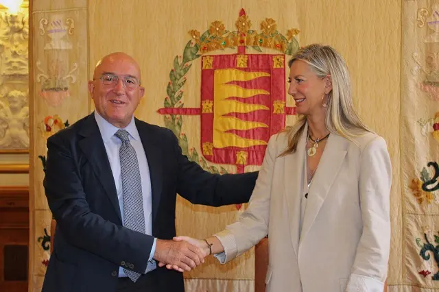 Jes&uacute;s Julio Carnero e Irene Carvajal explican el acuerdo de Gobierno del Ayuntamiento | Valladolid Plural