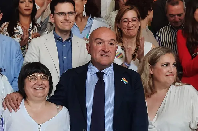 El alcalde de Valladolid, Jes&uacute;s Julio Carnero, durante el acto LGTBI | Valladolid Plural