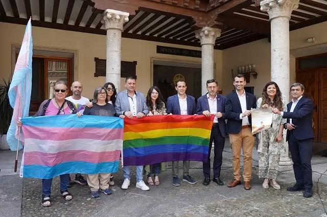 Valladolid. 28/6/2023. La lectura del manifiesto LGTBIAQ+ en el Palacio de Pimentel . FOTO/DPV/Miguel &Aacute;ngel Santoos