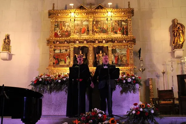 Montserrat Mart&iacute; Caball&eacute; y Luis Santana en la 30&ordm; Trovada de Habaneras de Mayorga | Valladolid Plural