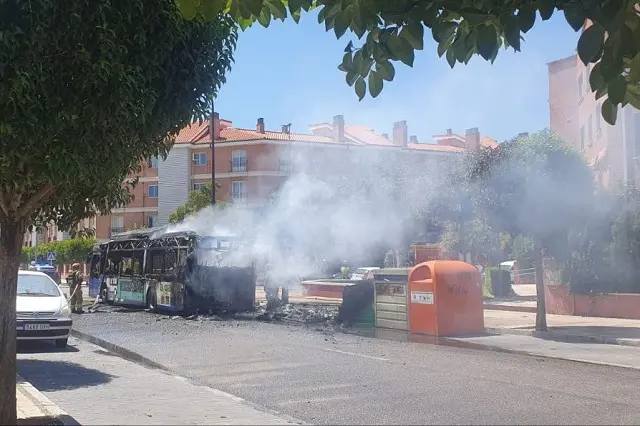 Incendio del autob&uacute;s en Covaresa | Fuente: Auvasa