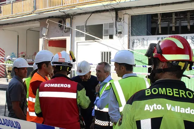 El concejal Jos&eacute; Ignacio Zarandona en el lugar de la explosi&oacute;n | Valladolid Plural
