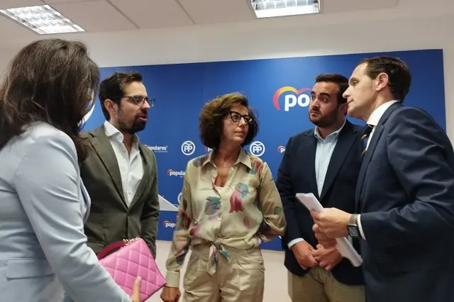 El presidente del PP Valladolid, Conrado &Iacute;scar, junto a los parlamentarios nacionales | Valladolid Plural