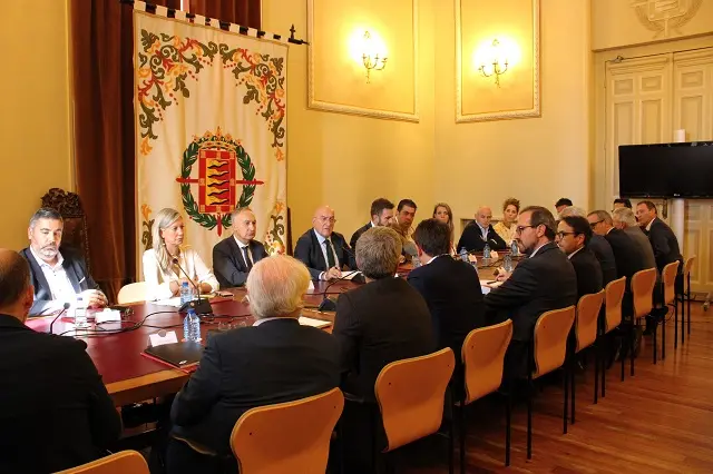 Mesa del Autom&oacute;vil en el Ayuntamiento de Valladolid | Valladolid Plural