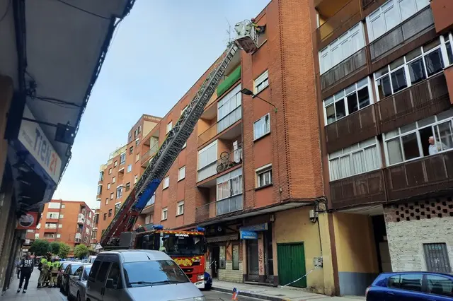 Intervenci&oacute;n de los Bomberos de Valladolid en la calle San L&aacute;zaro | Valladolid Plural