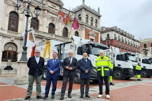 Presentaci&oacute;n de cuatro nuevos camiones del Servicio de Limpieza | Valladolid Plural