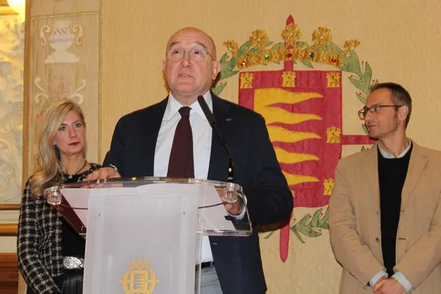 El alcalde de Valladolid, Jes&uacute;s Julio Carnero, en rueda de prensa | Valladolid Plural
