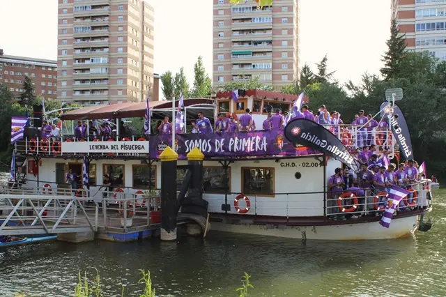 Llegada del Real Valladolid en la leyenda del Pisuerga | Valladolid Plural