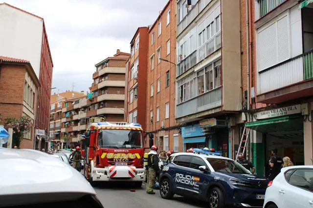 Intervenci&oacute;n de los Bomberos en la calle Villanubla | Valladolid Plural