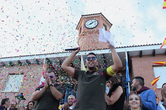 La pe&ntilde;a El Kaos fue la encargada de dar el preg&oacute;n de las Fiestas de San Cipriano de Fuensalda&ntilde;a 2024 | Valladolid Plural