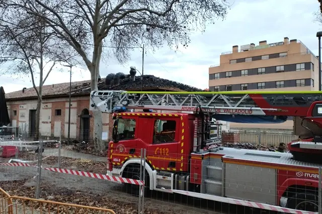 Los Bomberos intervienen en el incendio del restaurante La Maruquesa | Valladolid Plural