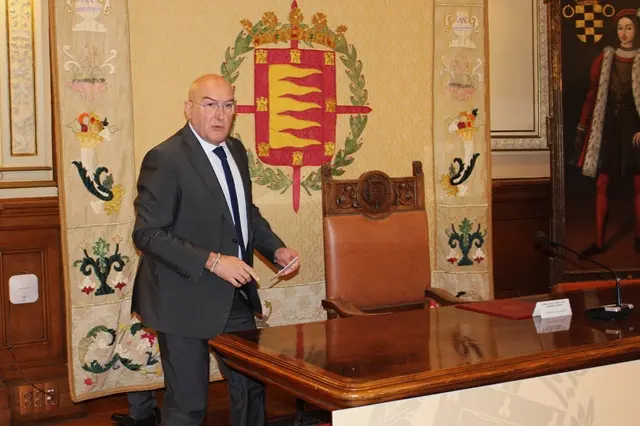 Carnero, en rueda de prensa sobre el cierre de Rynair en Villanubla | Valladolid Plural