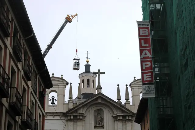 Colocaci&oacute;n de la nueva linterna en la Vera Cruz | Valladolid Plural