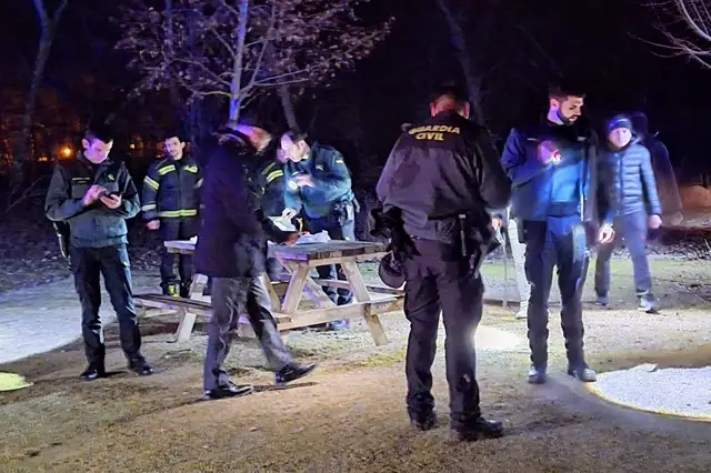 Intervenci&oacute;n para el rescate de la mujer en Arroyo | Fotograf&iacute;a cedida a Valladolid Plural