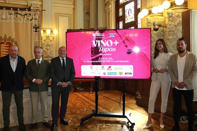 Presentaci&oacute;n 'Vinos + Tapas' en el Ayuntamiento de Valladolid | Valladolid Plural