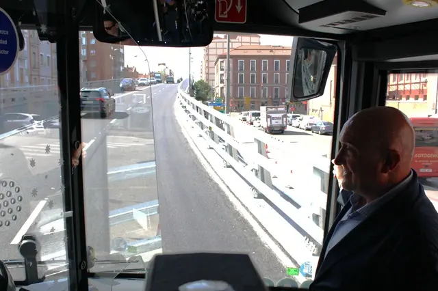 Carnero, durante una ruta de bus para comprobar Arco de Ladrillo | Valladolid Plural
