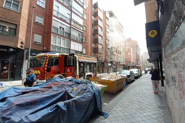 Incendio en la calle Nicol&aacute;s Salmer&oacute;n. Fuente: @papa_de_laura