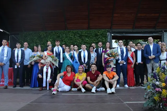 Foto de familia del inicio de las Fiestas de Zarat&aacute;n 2025 | Valladolid Plural