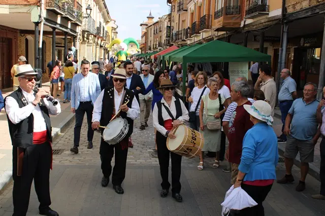 Pasacalles de apertura del Mercado de Villalón | Valladolid Plural