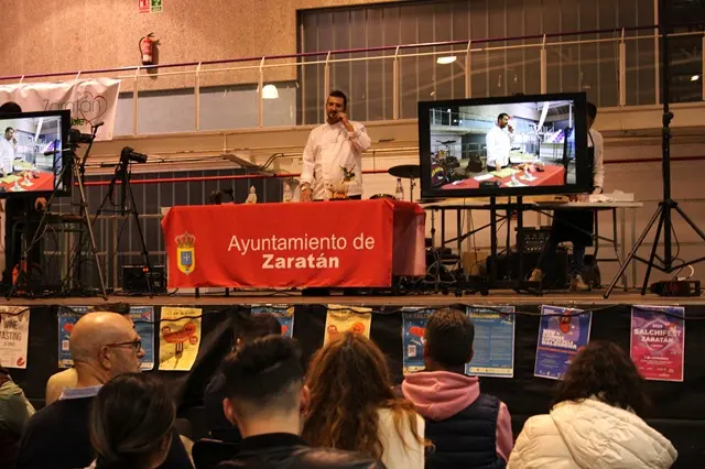Demostración del chef Iván Ortiz en la Fiesta de la Salchicha | Valladolid Plural