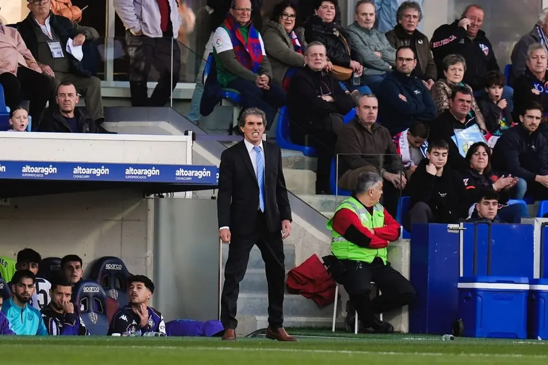 Valoracion victoria Huesca vs Real Valladolid Guillermo Almada banquillo