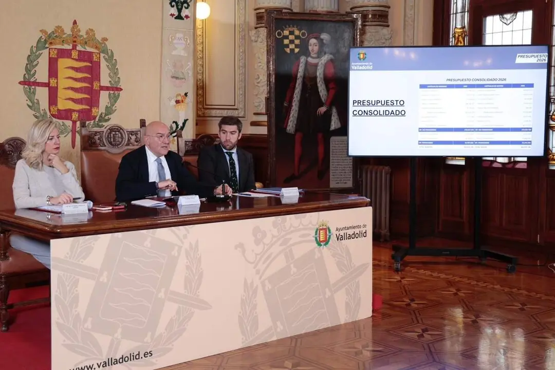 Presentacion Proyecto Presupuestos 2026 Ayuntamiento Valladolid Jesus Julio Carnero y concejales