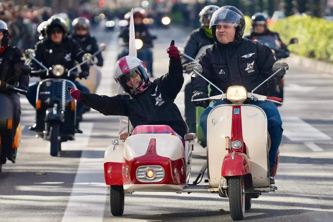 Desfile de banderas Pinguinos Valladolid Paseo Zorrilla participantes