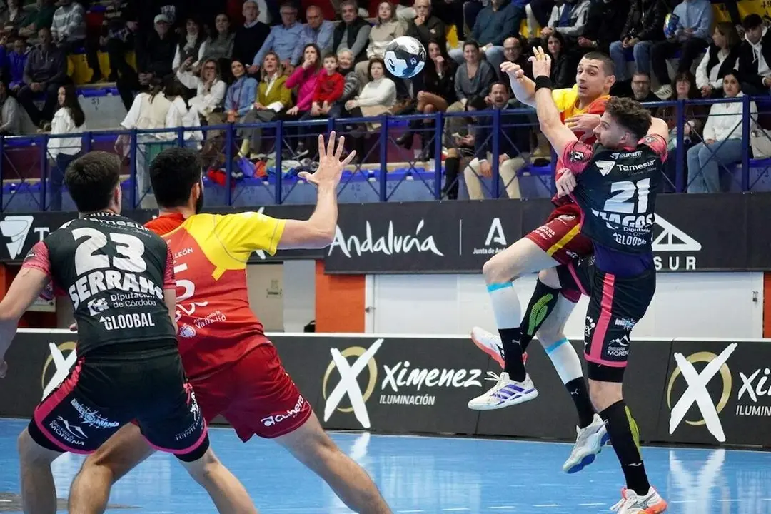Cronica victoria Puente Genil vs Balonmano Atletico Valladolid resultado 25-30