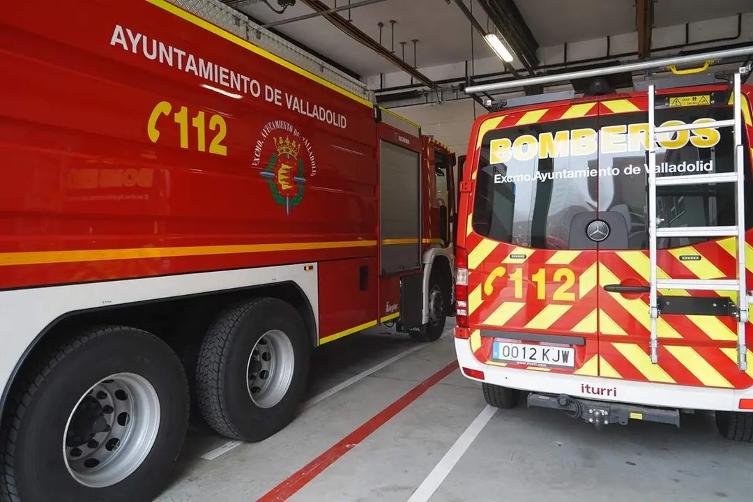 Camion Cuerpo Municipal Bomberos Valladolid fuego llamas intervencion sucesos