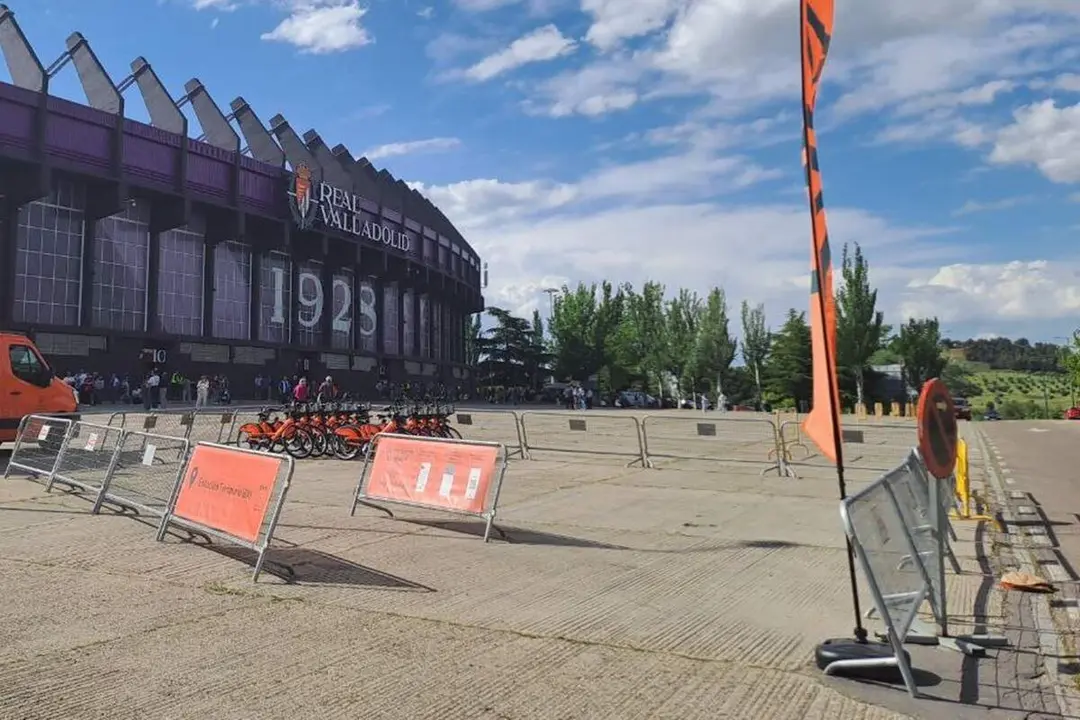 Zona exterior Jose Zorrilla estadio futbol Valladolid aparcamiento temporal bicicletas Biki