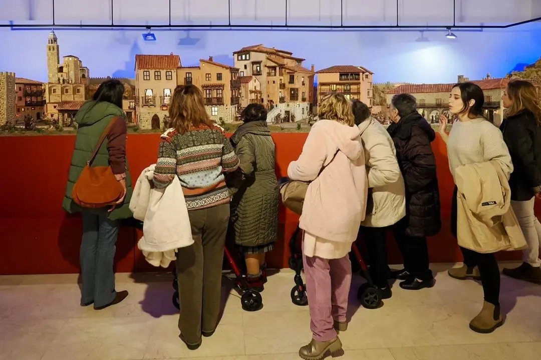 Visitantes Belen Monumental Diputacion Valladolid ambientado Albarracin Navidad