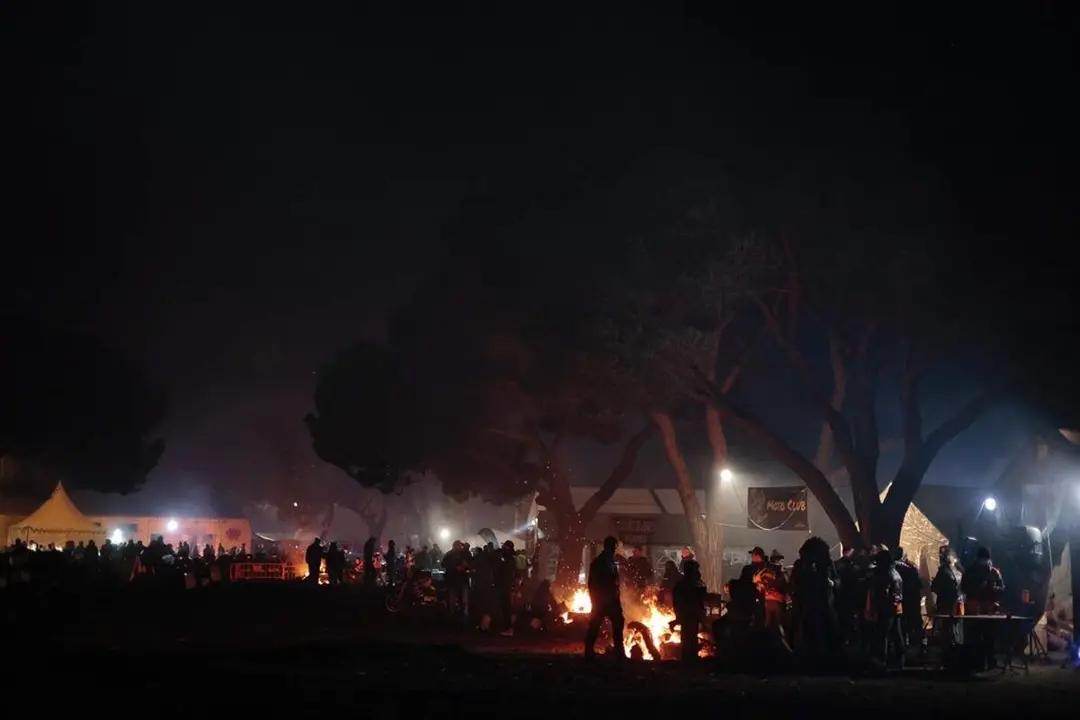 Zona acampada hogueras concentracion Pinguinos Valladolid 2026