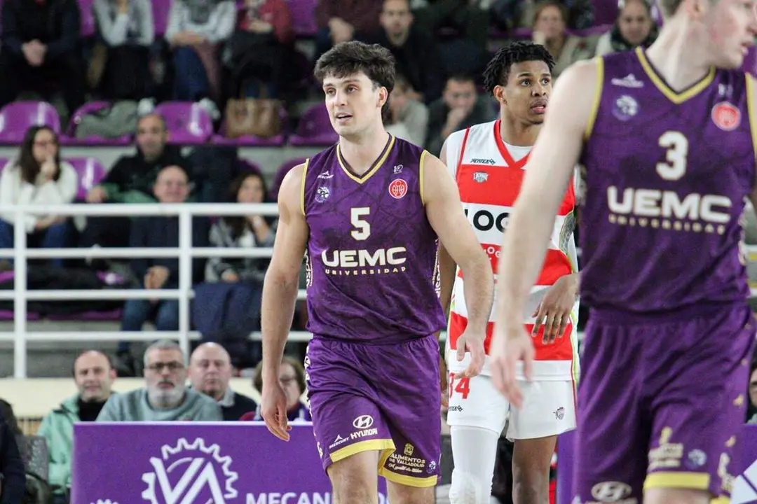 Victoria Baloncesto Valladolid vs Logi7 LogroBasket Polideportivo Pisuerga jugador Juan Garcia-Abril