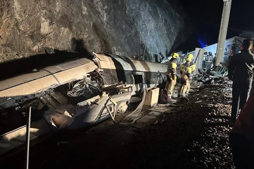 Accidente descarrilamiento trenes Adamuz Cordoba tragedia ferroviaria victimas mortales