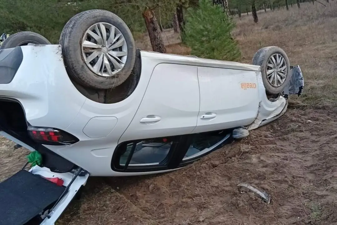 Hombre atrapado colision dos turismos Pozal de Gallinas accidente carretera provincia Valladolid